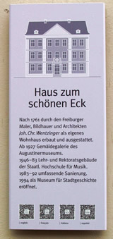 Info-Tafel Freiburg mit QR Codes für ausländische Besucher